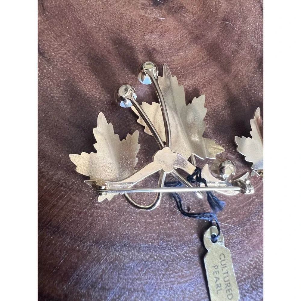 Vintage Sarah Coventry Gold Tone Maple Leaf Brooches with Real Pearls Lot Of 2!‎